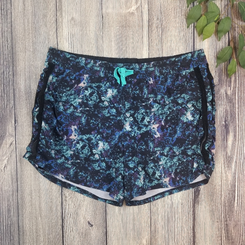 Fabletics Pamela Tidepool Island Runner Shorts - Picture 2 of 10